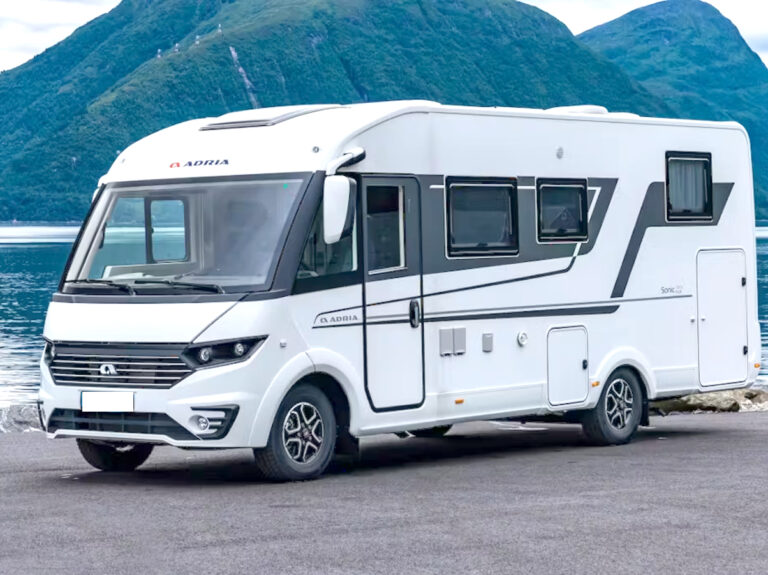 parduodamas integruotas kemperis Adria Sonic Plus 700SL | Kemperiai 365